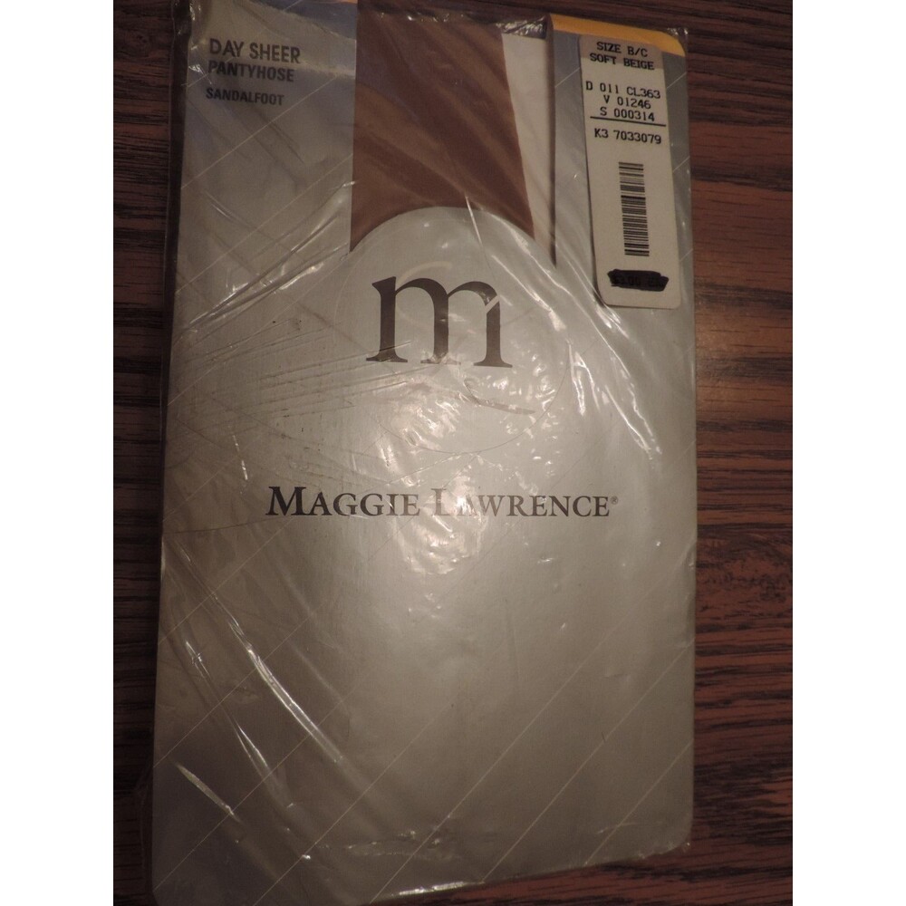 Maggie Lawrence HOSIERY DAY SHEER NYLON PANTYHOSE SOFT BEIGE SIZE B / C